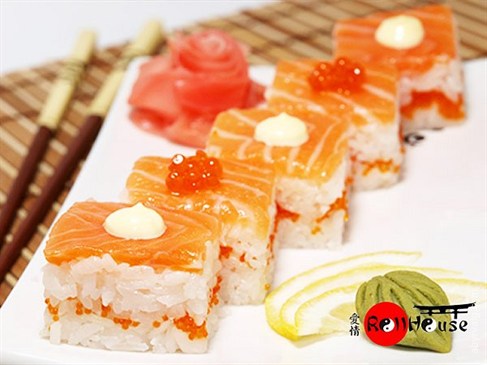 пресс суши с лососем